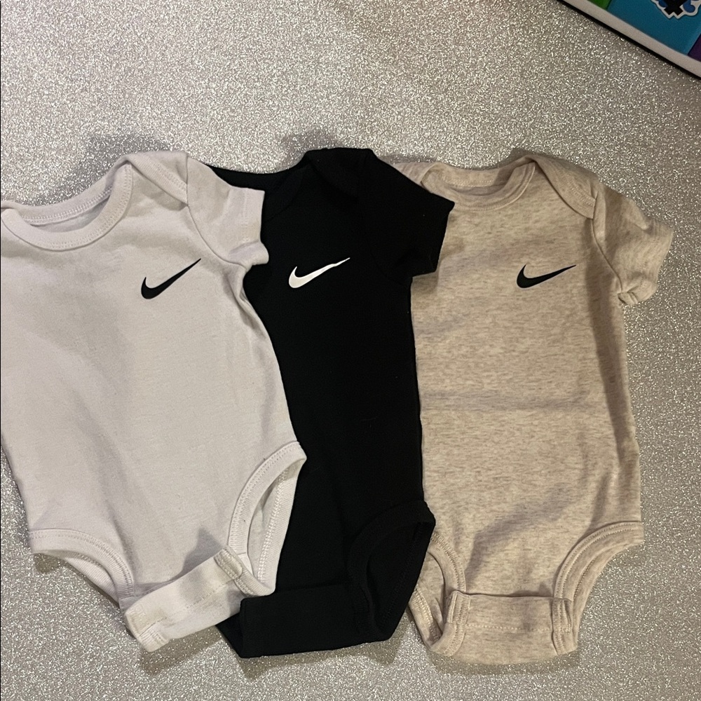 Nike Infant Bodysuit Trio - Black, White, Gray